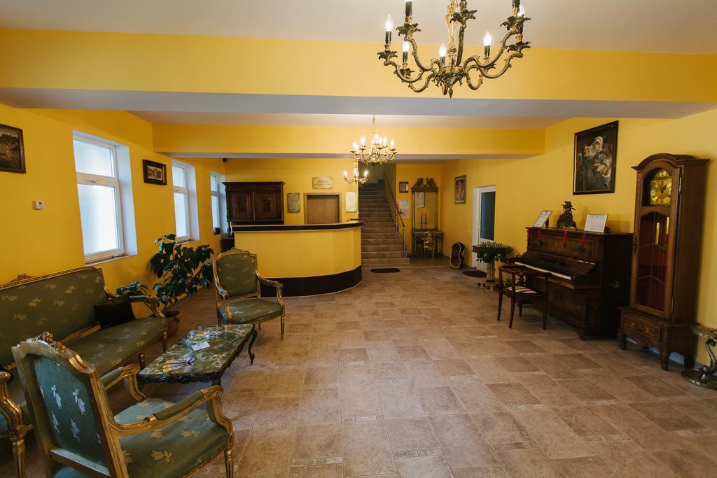 Hotel Dobsi Bazna Exterior foto